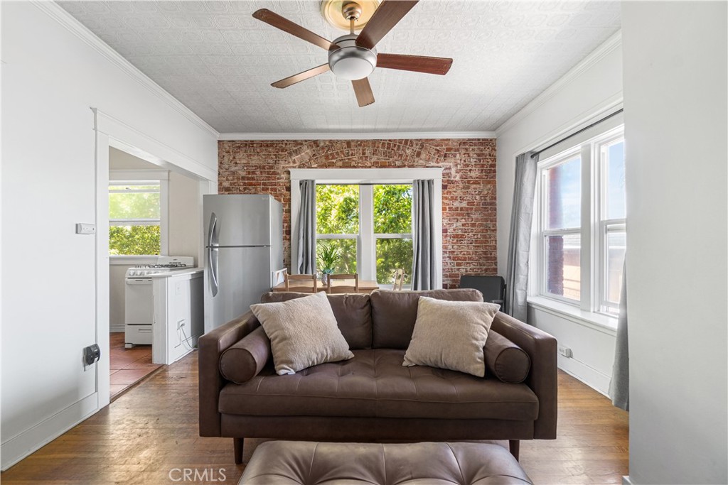 325 w 3rd street 210