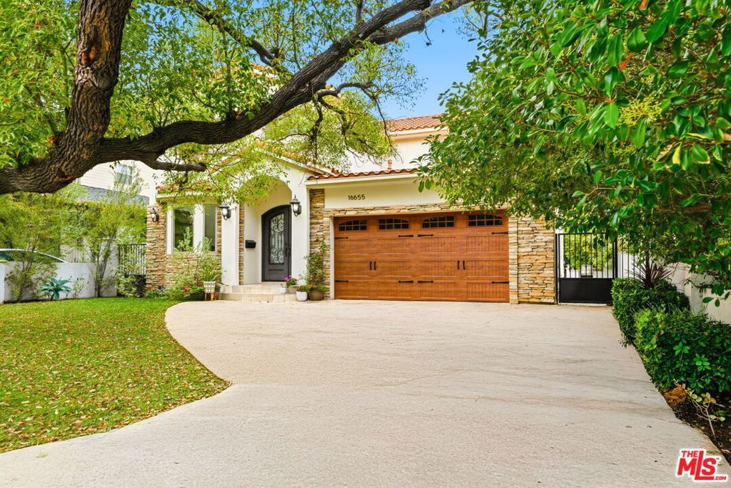 Photo of 16655 La Maida Street, Encino, CA 91436 (MLS # 25614501)