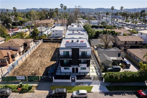 Photo of 14420 Tiara St, Van Nuys, CA 91401 (MLS # MB26054877)