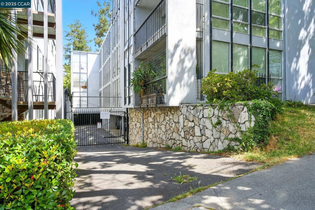 ADAMS POINT - Residential