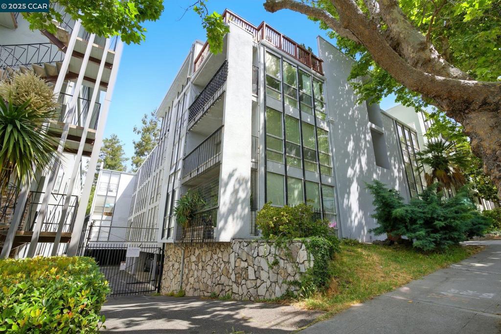 ADAMS POINT - Residential