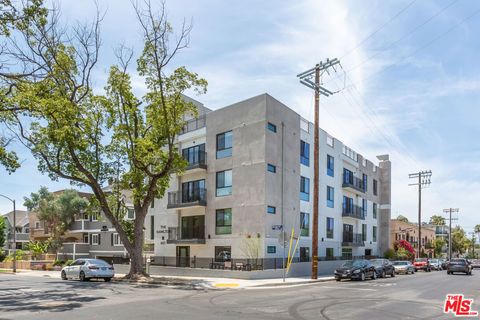 Photo of 857 N Hayworth Avenue #403, Los Angeles, CA 90046 (MLS # 25584657) Photo of 857 N Hayworth Avenue #403, Los Angeles, CA 90046 (MLS # 25584657)