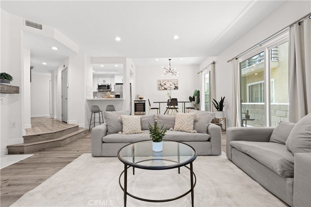 Photo of 11949 Goshen Avenue #110, Los Angeles, CA 90049 (MLS # SR26082518)
