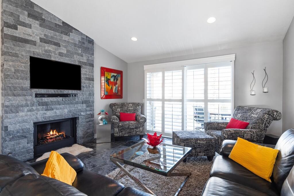 153 Desert Falls Drive E