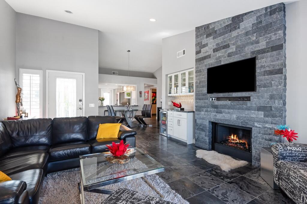 153 Desert Falls Drive E
