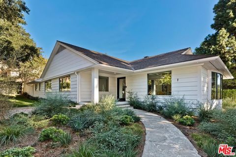 Photo of 2400 Glendower Avenue, Los Angeles, CA 90027 (MLS # 25624121)