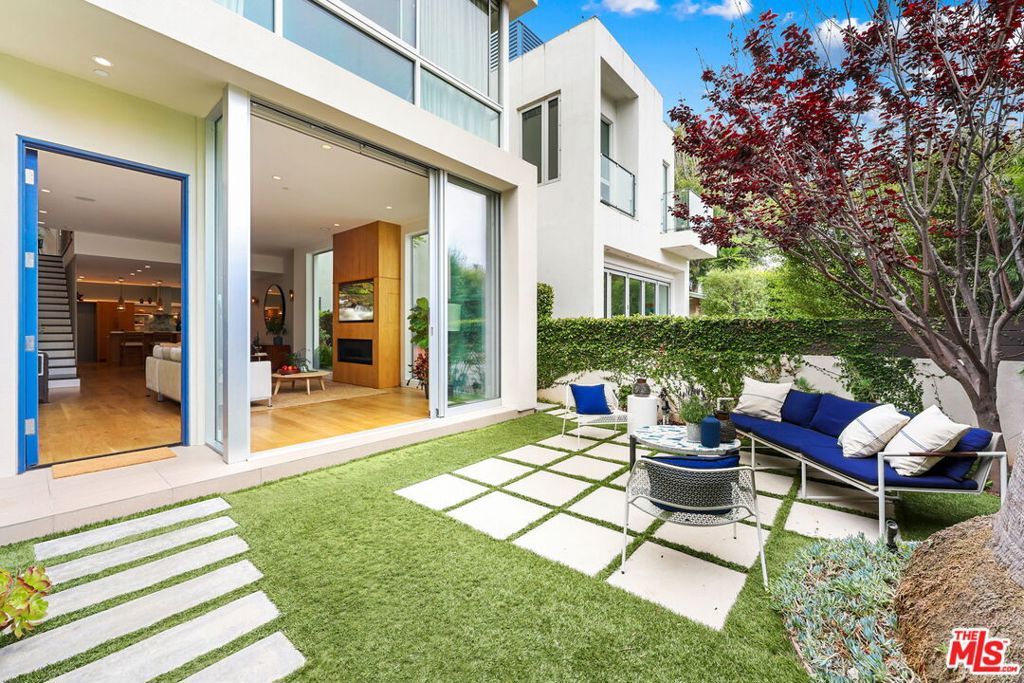 Photo of 651 Oxford Avenue, Venice, CA 90291 (MLS # 26833939)