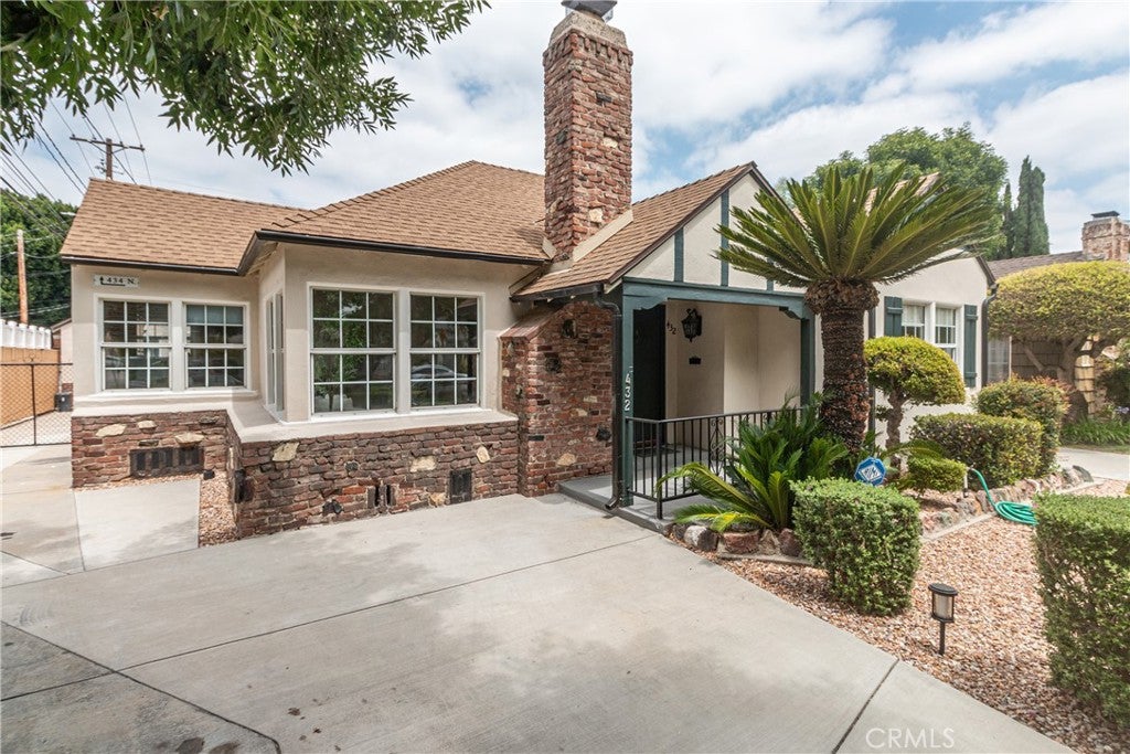 432 N Beachwood Drive, Burbank CA 91506