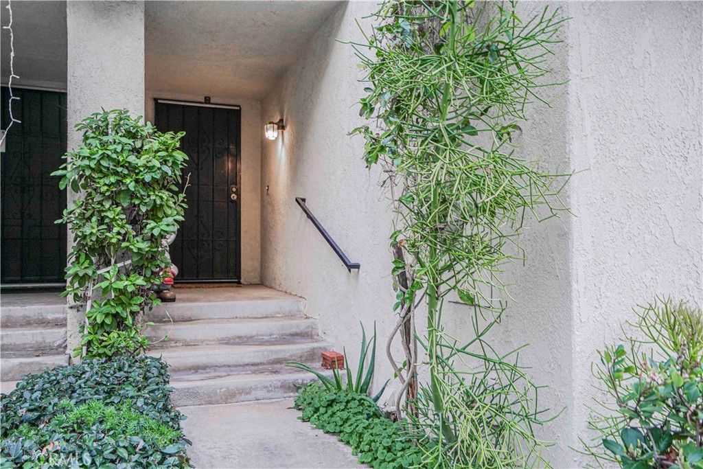 Photo of 926 Whitewater Dr, Fullerton, CA 92833 (MLS # PW26094533)