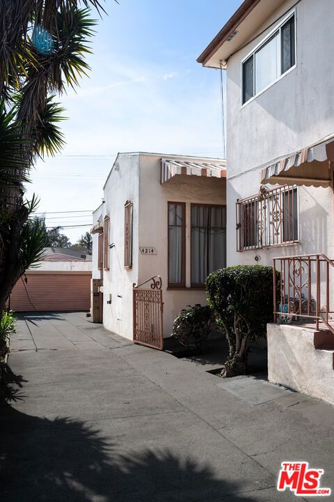 Photo of 4214 W Slauson Avenue, Los Angeles, CA 90043 (MLS # 25619151)