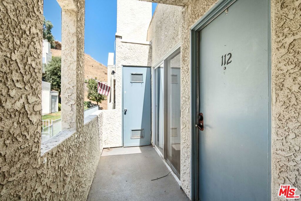 18209 Sierra Highway 112