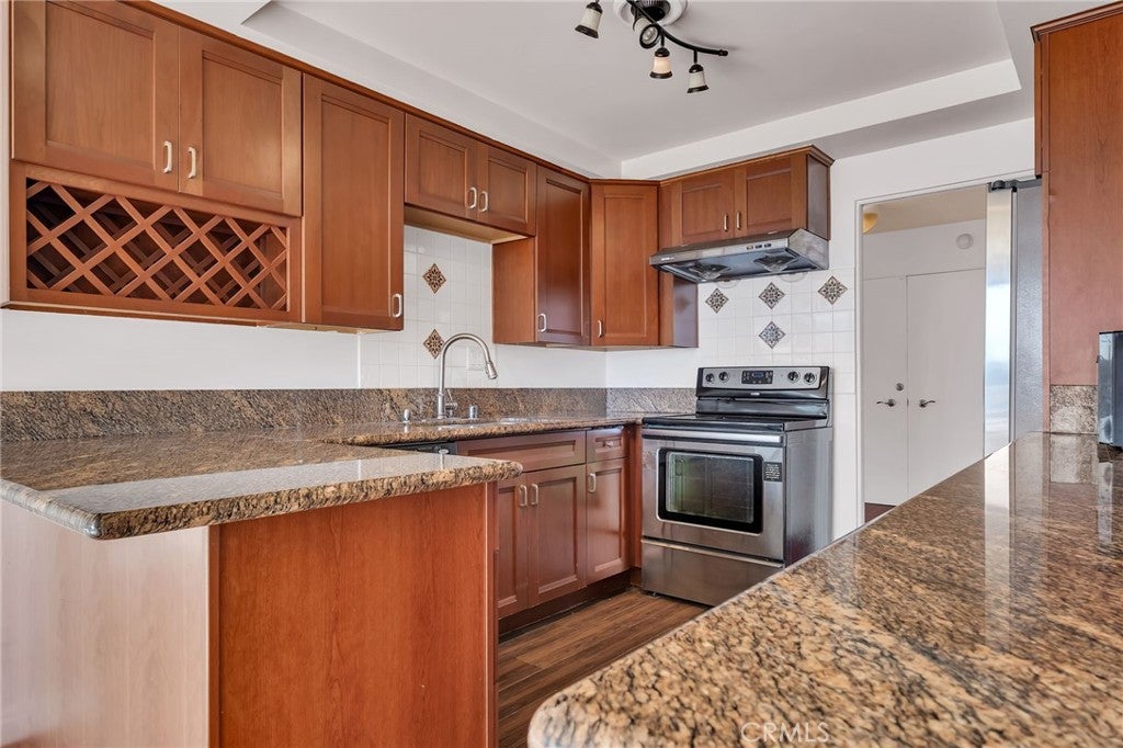 32614 Coastsite 305E