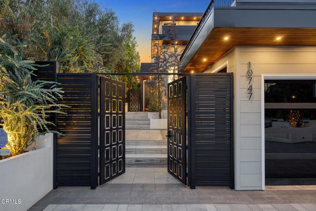 Photo of 10747 Valleyheart Drive, Studio City, CA 91604 (MLS # P1-25627)