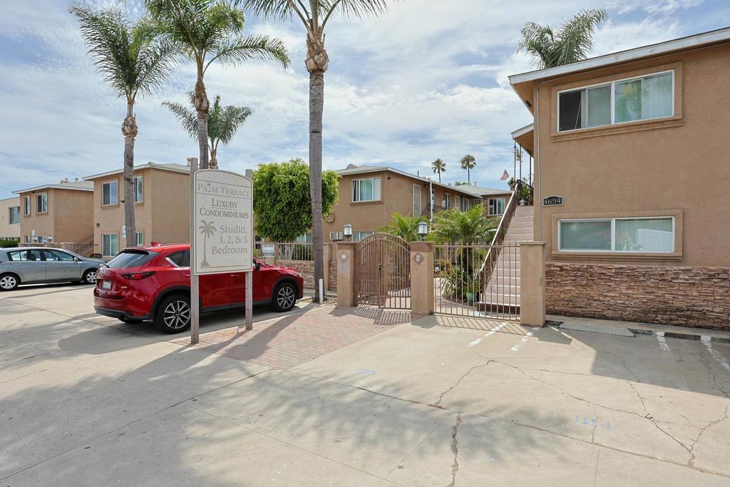 Normal Heights Living! Move-in ready 2-bedroom, 1-bath upper-level unit in a gated community. Features include a fully equipped kitchen with granite countertops, ceiling fans in every room, zoned AC, and onsite laundry. Enjoy unbeatable walkability—steps from breweries, coffee shops, restaurants, and more. Just 15 minutes to Downtown, Balboa Park, and naval stations.This prime location and vibrant community make it the perfect place to call home. Don’t wait, schedule your tour today before it’s gone!