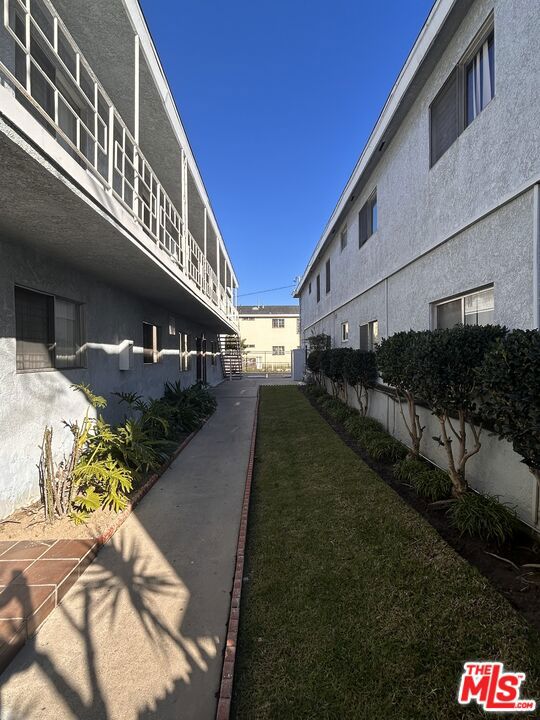 1001 & 1005 W G Street