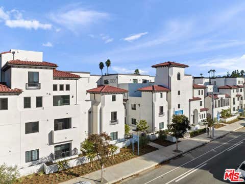 Photo of 5020 Woodman AVE #317, Sherman Oaks, CA 91423 (MLS # 26870883)