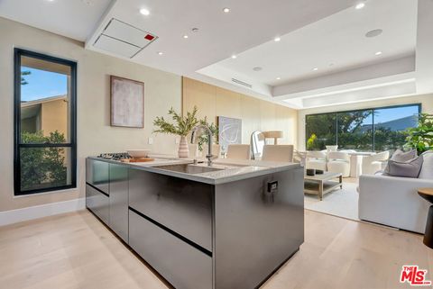 Tiny photo for 5935 Yarmouth Avenue, Encino, CA 91316 (MLS # 26636297)