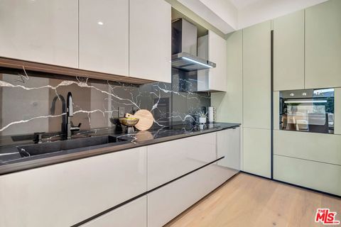 Tiny photo for 5935 Yarmouth Avenue, Encino, CA 91316 (MLS # 26636297)