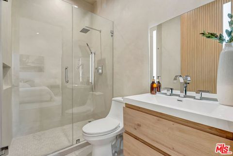 Tiny photo for 5935 Yarmouth Avenue, Encino, CA 91316 (MLS # 26636297)