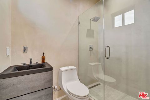 Tiny photo for 5935 Yarmouth Avenue, Encino, CA 91316 (MLS # 26636297)