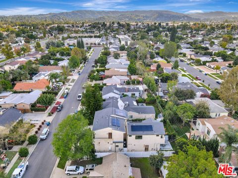 Tiny photo for 5935 Yarmouth Avenue, Encino, CA 91316 (MLS # 26636297)