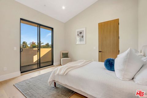 Tiny photo for 5935 Yarmouth Avenue, Encino, CA 91316 (MLS # 26636297)