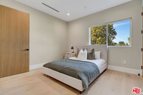 Tiny photo for 5935 Yarmouth Avenue, Encino, CA 91316 (MLS # 26636297)