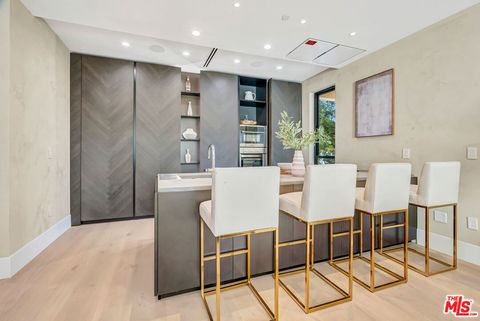 Tiny photo for 5935 Yarmouth Avenue, Encino, CA 91316 (MLS # 26636297)