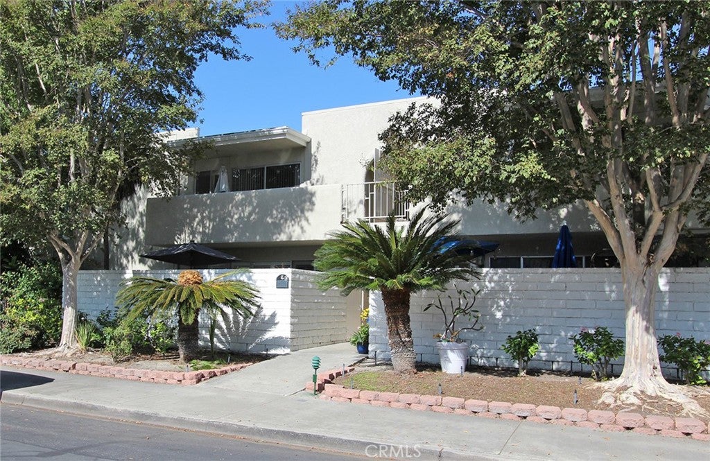 2189 Via Mariposa East