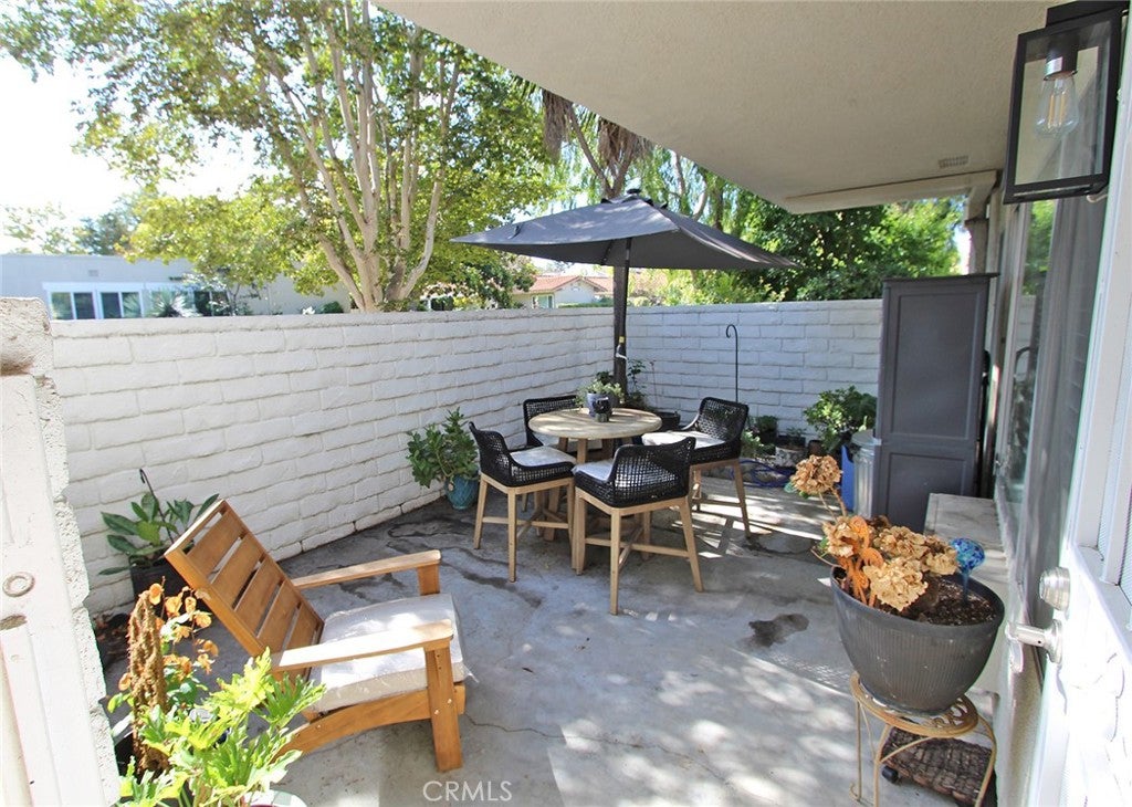 2189 Via Mariposa East C