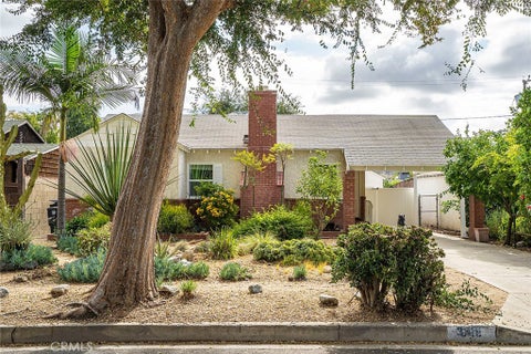 Photo of 348 W Spazier Avenue, Burbank, CA 91506 (MLS # PW26148486)