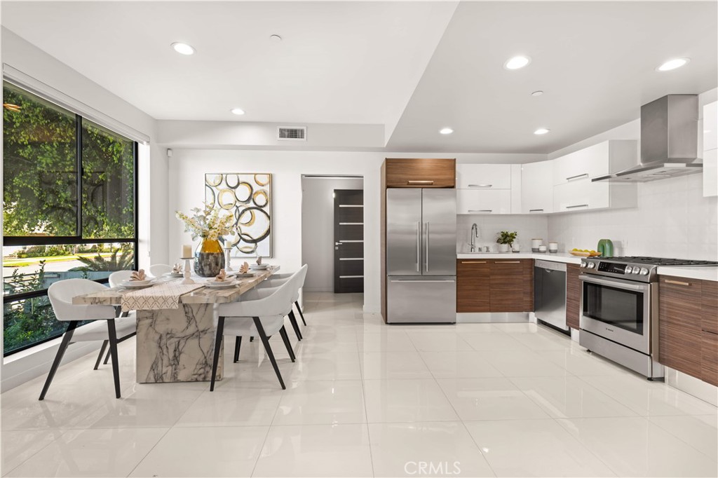 4485 Hazeltine Avenue 1