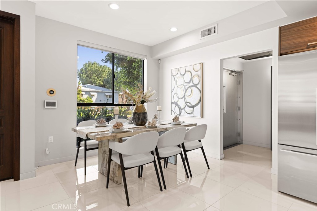 4485 Hazeltine Avenue 1