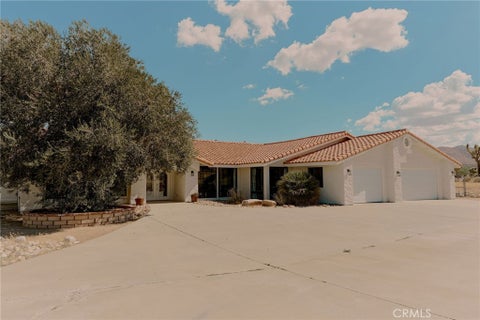 Photo of 8975 Fortuna Avenue, Yucca Valley, CA 92284 (MLS # CV26213526)