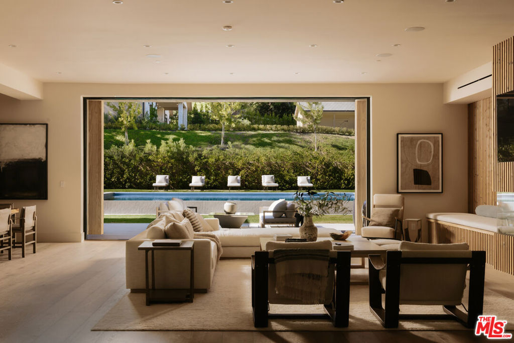 5287 Round Meadow Road