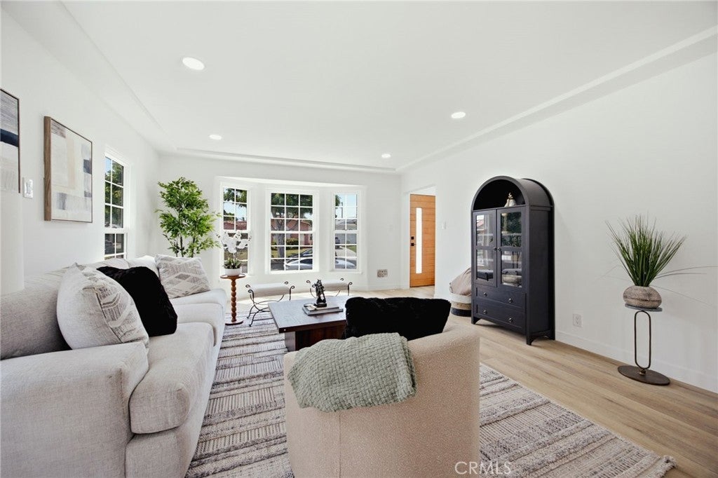 2401 W 78th