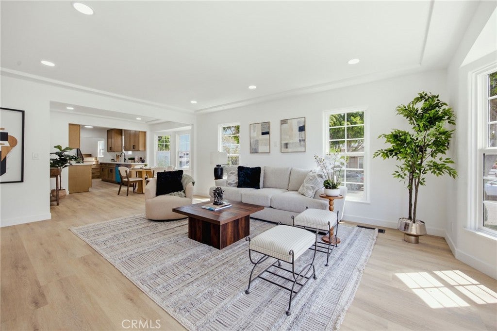 2401 W 78th