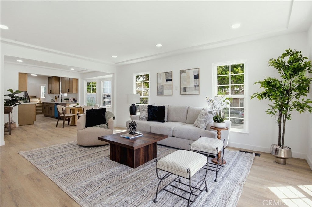 2401 W 78th