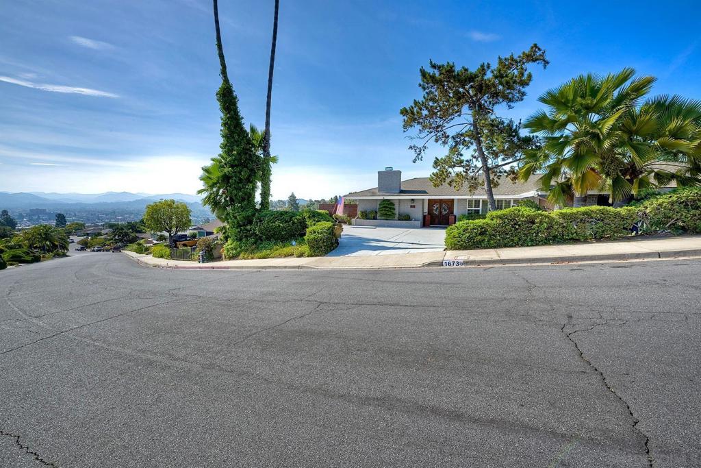 1673 Hillsmont Dr