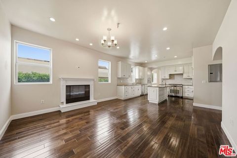 Photo of 320 S SWALL Drive #3, Los Angeles, CA 90048 (MLS # 26663215)