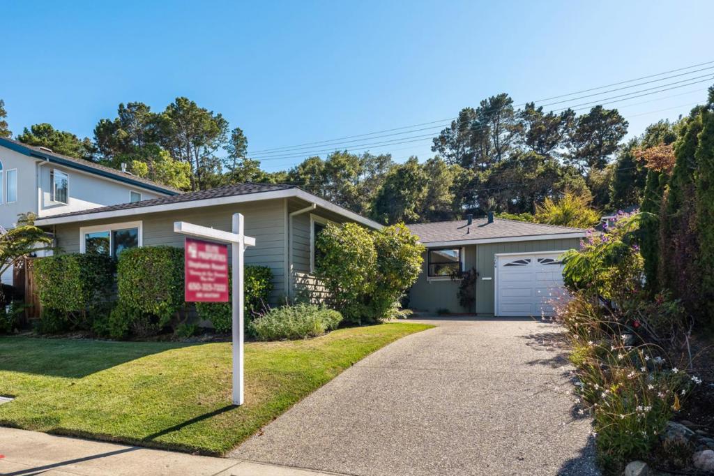 Welcome to this charming San Mateo residence, offering a spacious layout with 1,570 square feet of living space. This home features four bedrooms, including a primary bedroom with a convenient walk-in closet. The eat-in kitchen is a chef's delight, equipped with new quartz countertops perfect for preparing meals and entertaining.