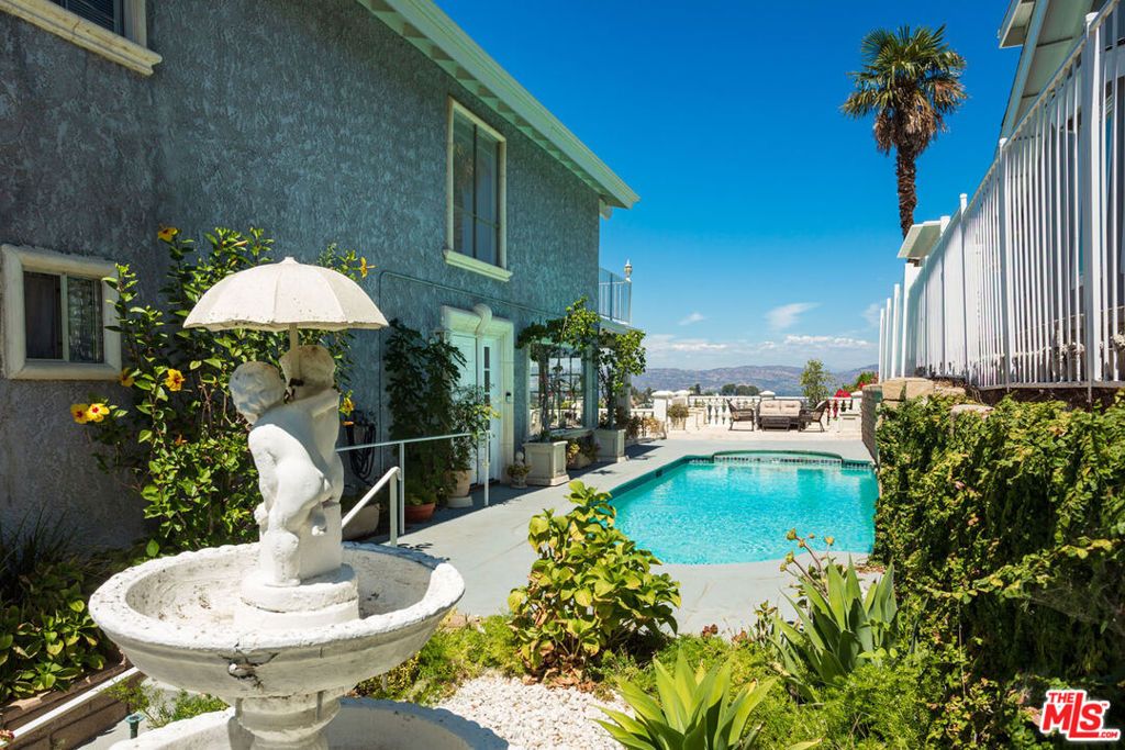 Photo of 20967 Bandera Street, Woodland Hills, CA 91364 (MLS # 25584499)
