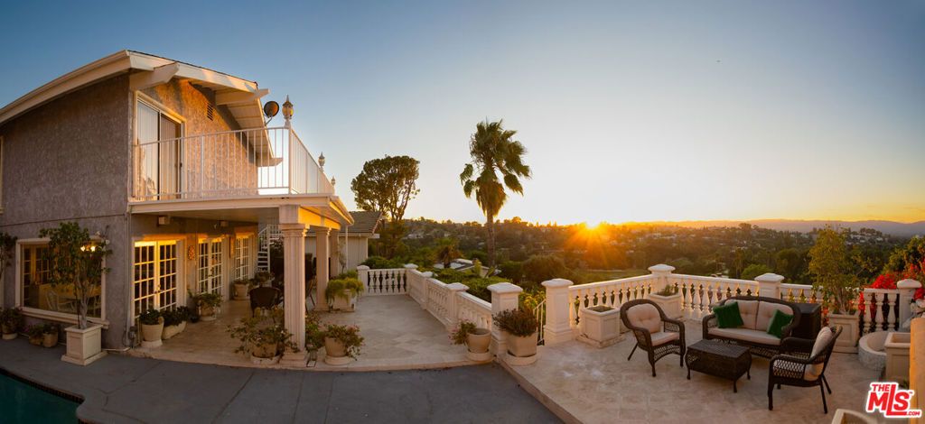 Photo of 20967 Bandera Street, Woodland Hills, CA 91364 (MLS # 25584499)
