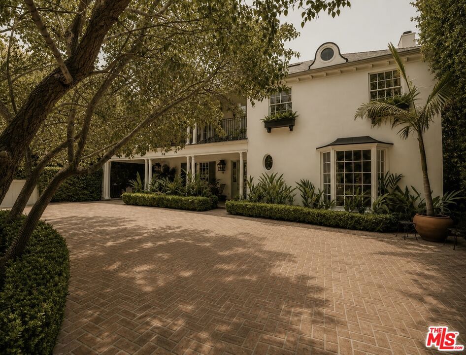 1162 N Wetherly Drive