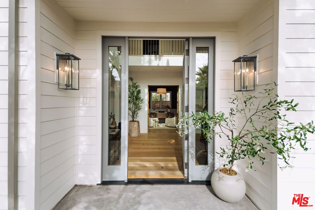 Photo of 1726 Pier Avenue, Santa Monica, CA 90405 (MLS # 25602073)