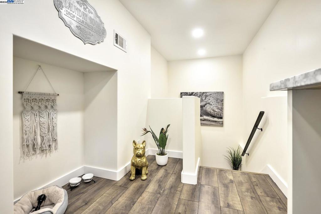 OAKLAND - Residential