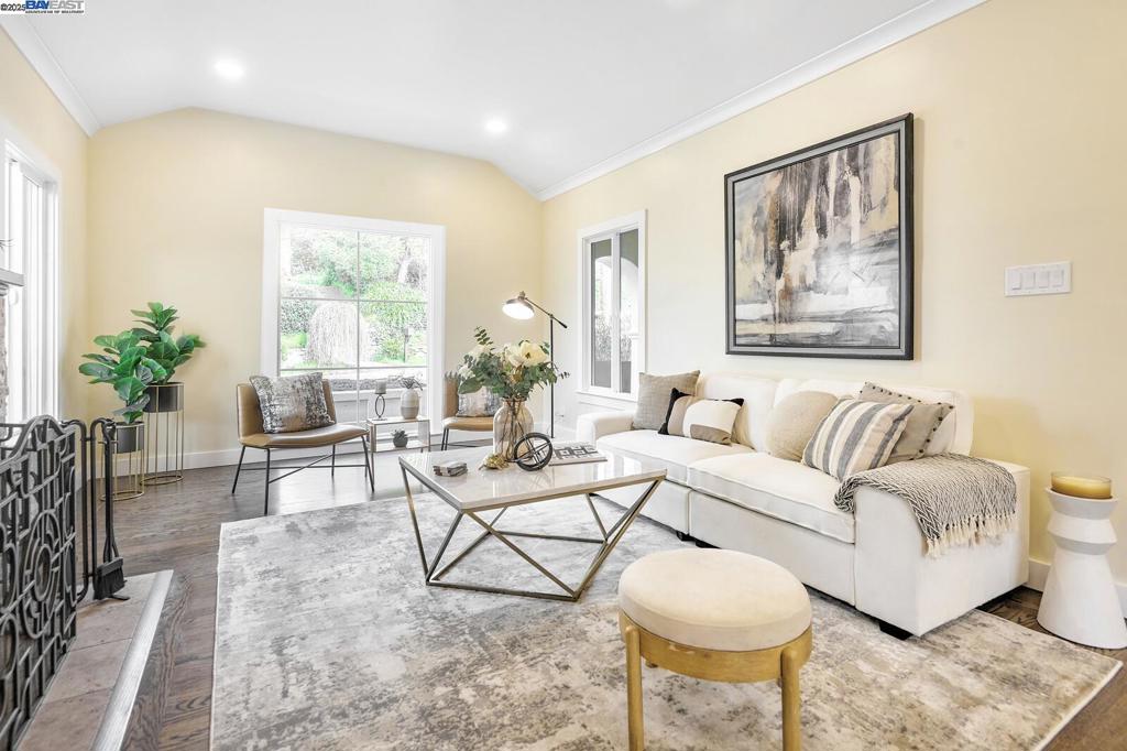 OAKLAND - Residential