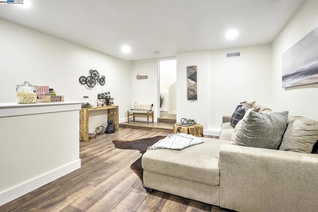 OAKLAND - Residential