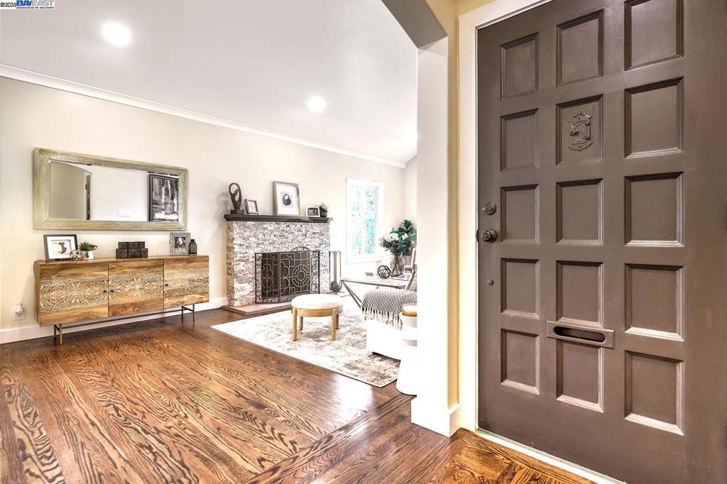 OAKLAND - Residential