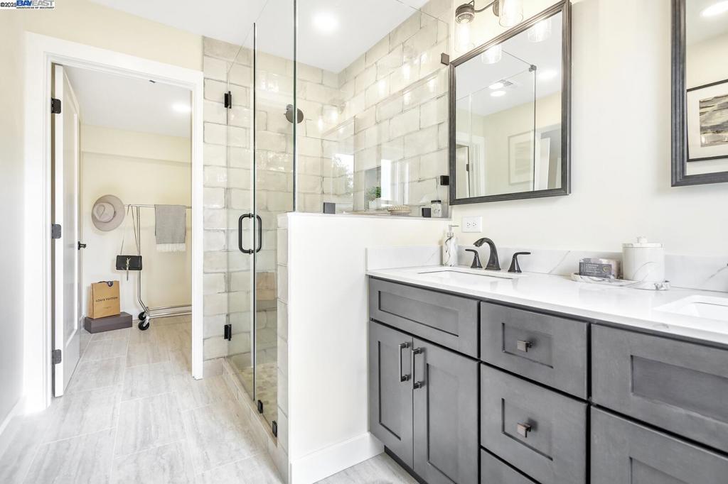 OAKLAND - Residential